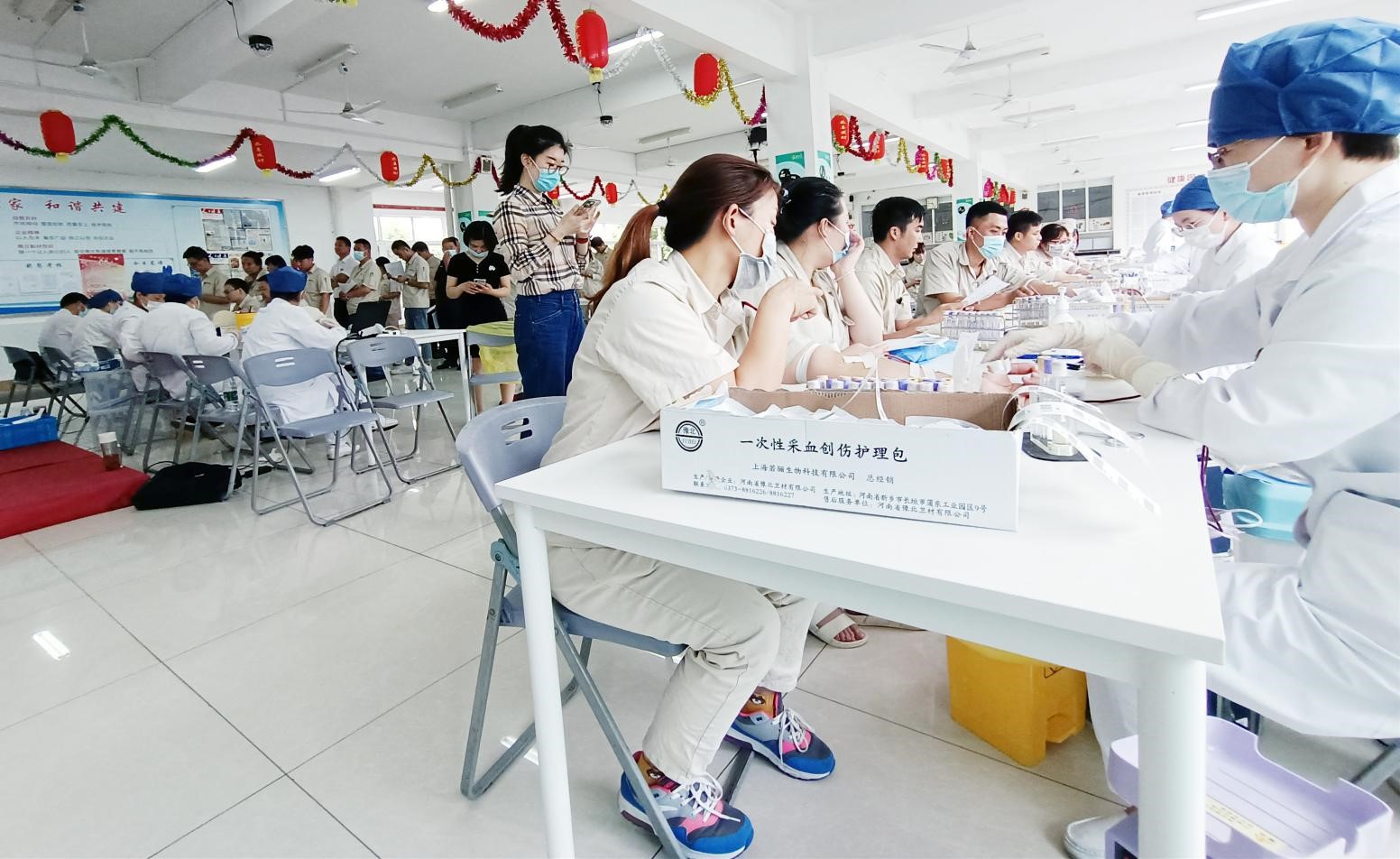 采血车开进威廉希尔新材 让爱心奉献蔚然成风(图3)